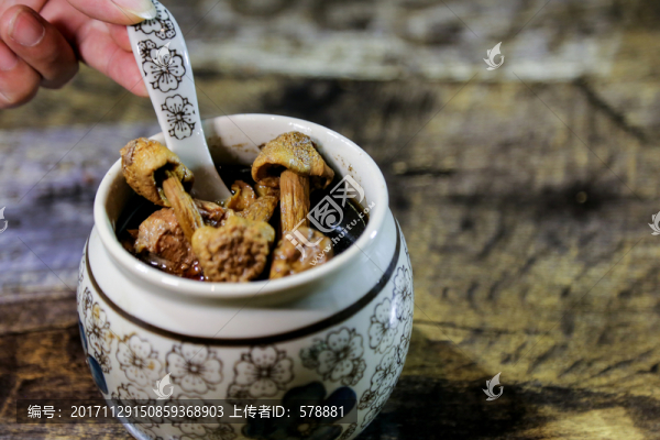 黑蒜燉龍骨
