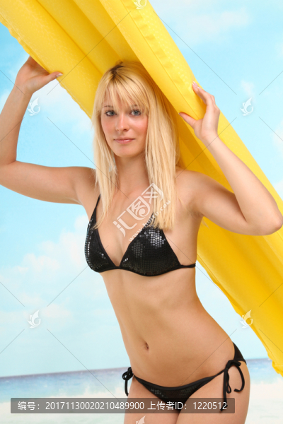 金發(fā)女郎與空氣床墊