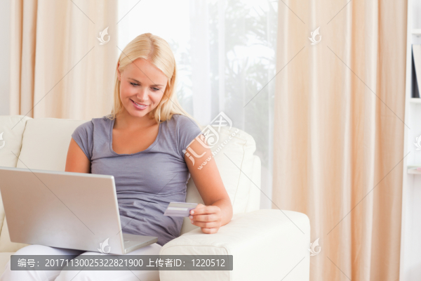 女人