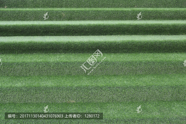 草坪階梯,草坪