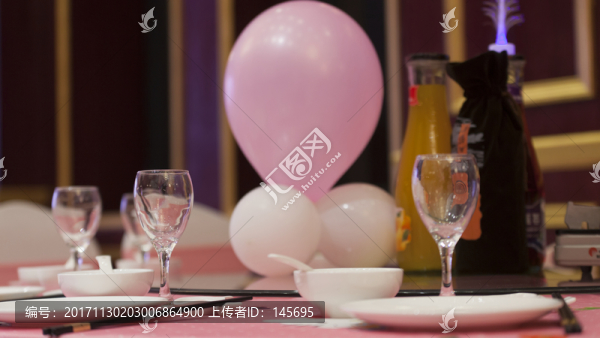 餐桌酒杯