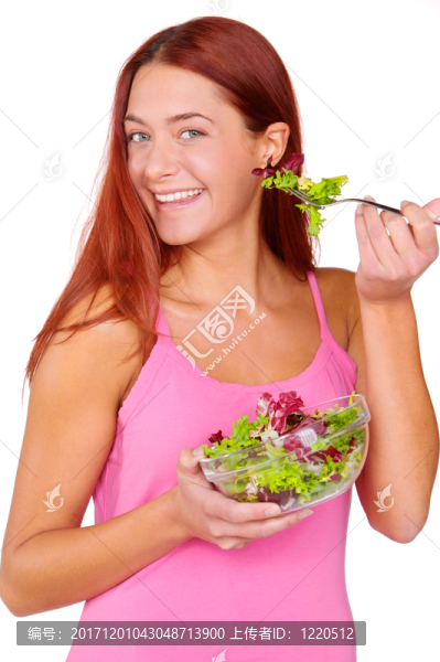 年輕女子吃沙拉