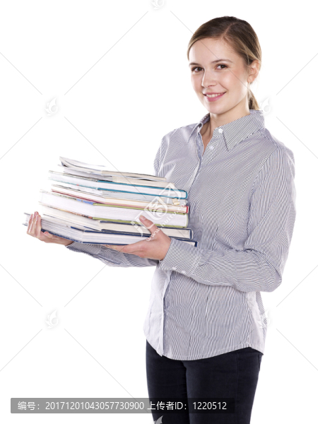 攜帶書籍的年輕女子