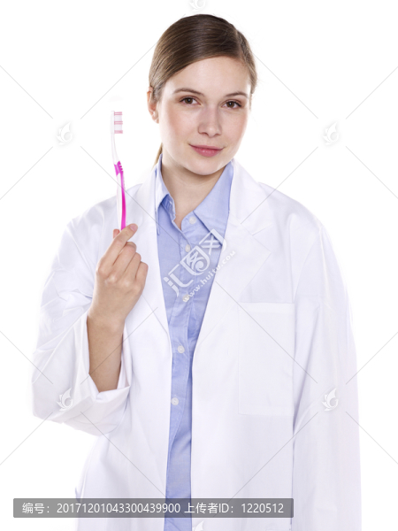 拿著牙刷的年輕女子牙醫(yī)