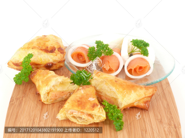 充滿煙熏三文魚泡芙