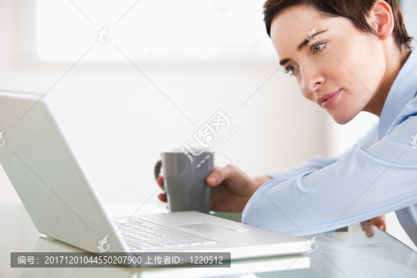 女人