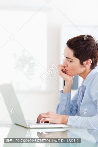 女人