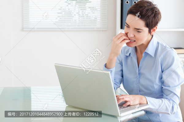 女人