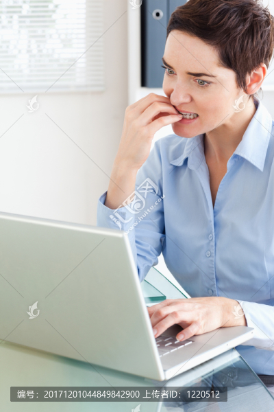 女人