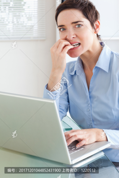女人