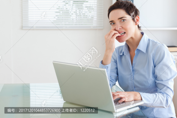 女人