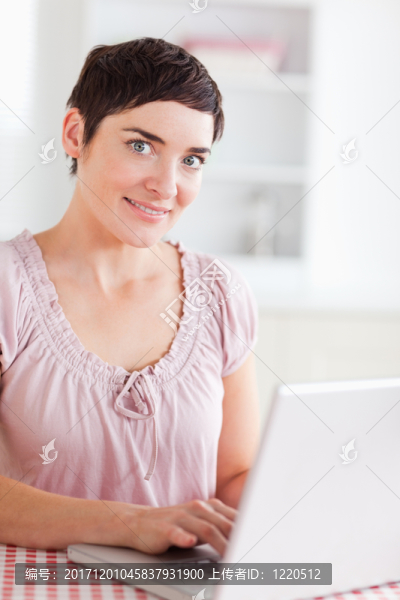 女人