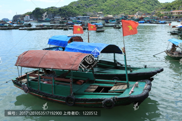 在halong海灣的漁船