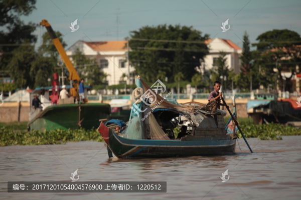 在湄公河上的漁船