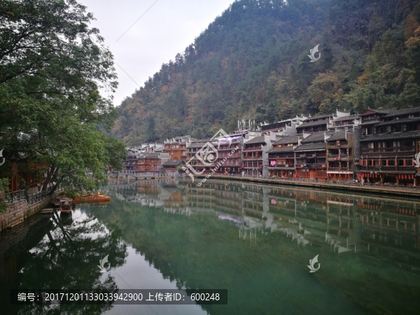 鳳凰古鎮(zhèn)沱江風(fēng)光