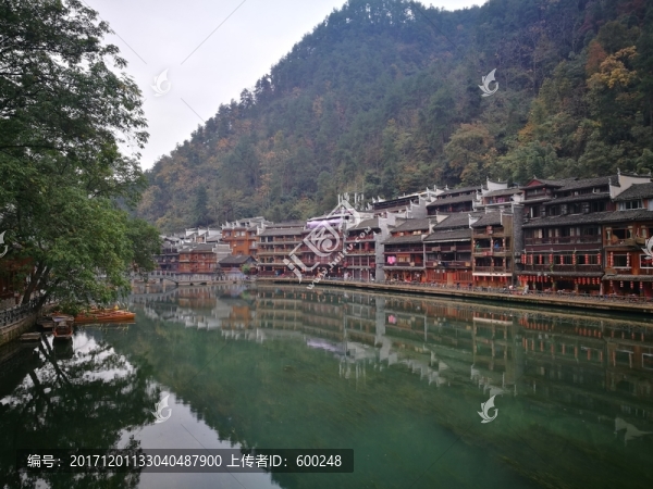 鳳凰古鎮(zhèn)沱江風(fēng)光