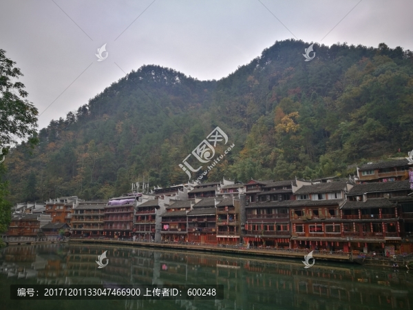 鳳凰古鎮(zhèn)沱江風(fēng)光