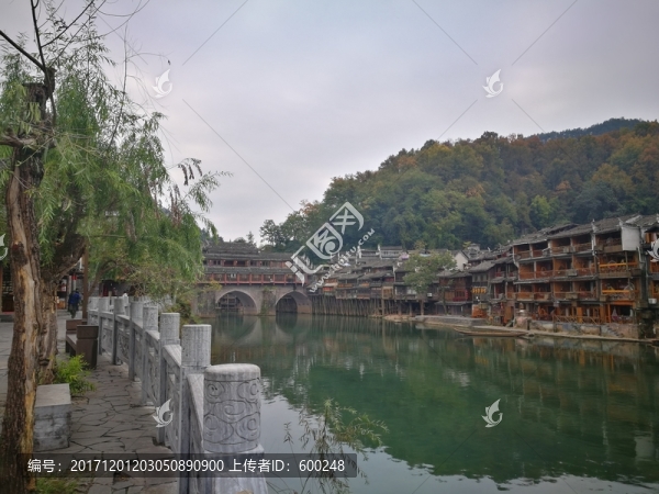 鳳凰古城沱江風光