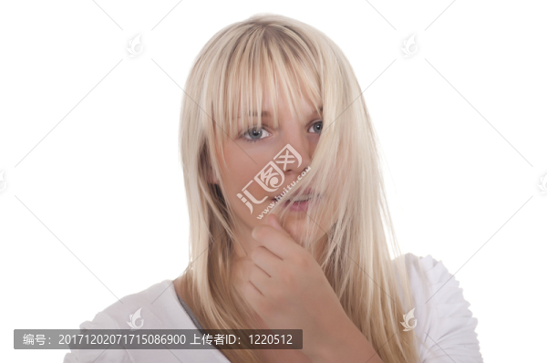 金發(fā)的年輕女子