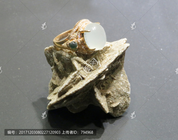 岫巖玉戒指