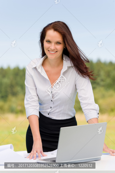 女人