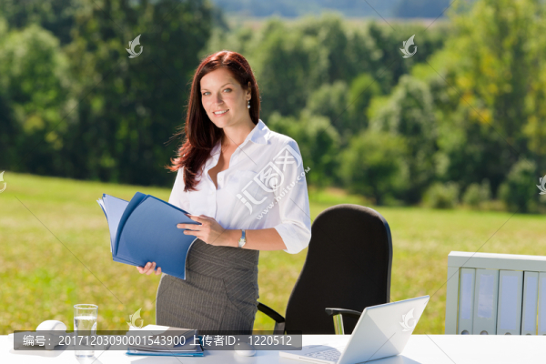 女人