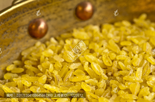 碾碎的干小麥