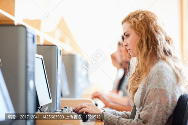 女人