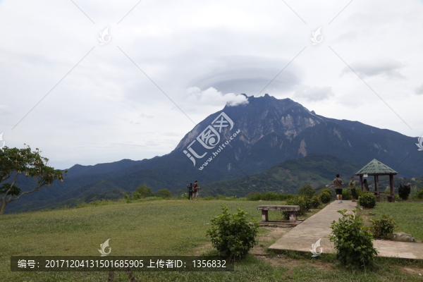 遠(yuǎn)眺神山