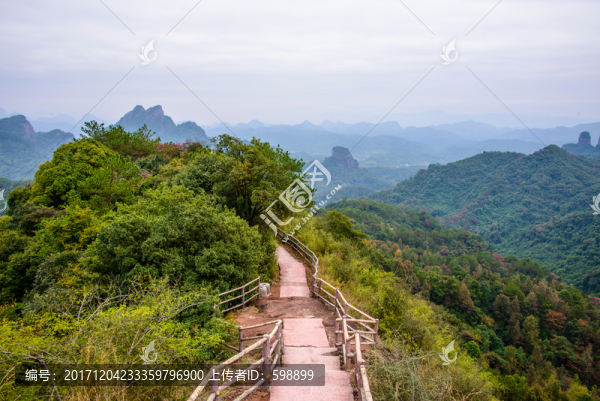 丹霞巴寨遠(yuǎn)山棧道風(fēng)景