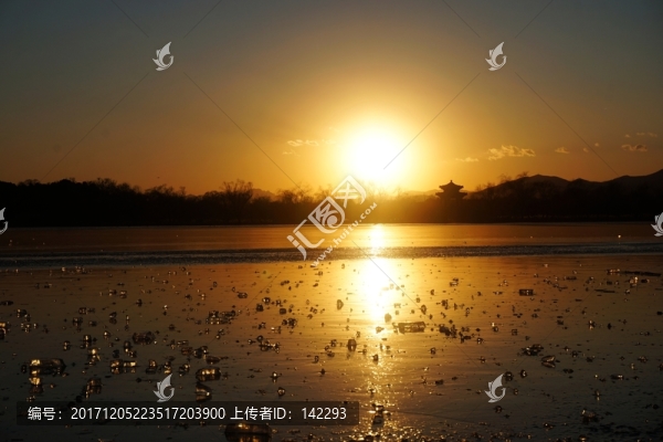 夕陽(yáng)西下