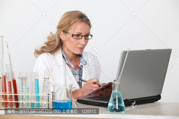 女人