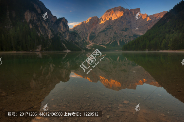 早上在湖邊