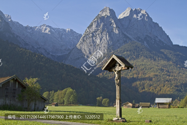 十字路口在heuhüttenlandschaft