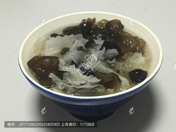 黑木耳銀耳湯