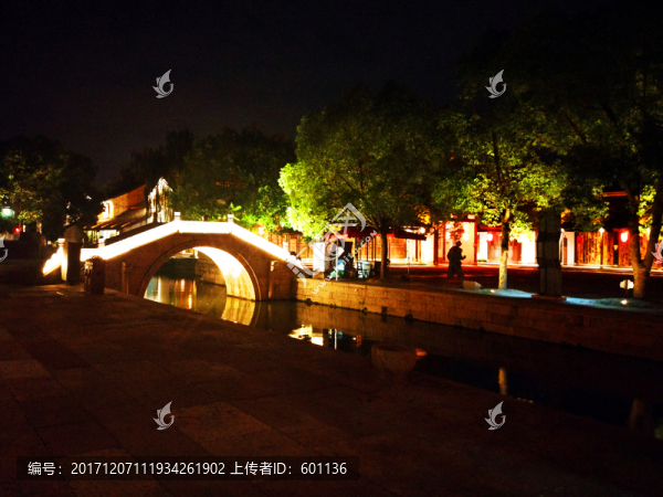 魯鎮(zhèn)水鄉(xiāng)古鎮(zhèn)夜景