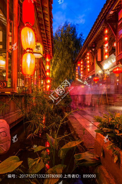 古鎮(zhèn)酒吧街