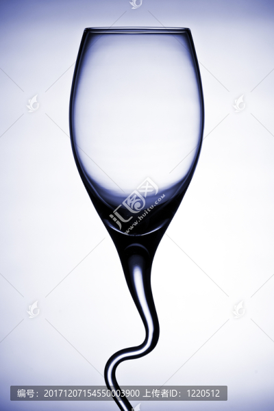 彎曲的酒杯