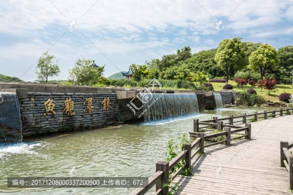 珍珠泉風(fēng)景區(qū)銀瀑觀魚