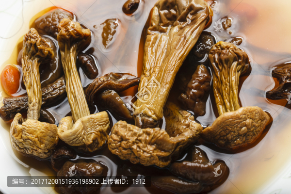野生菌湯