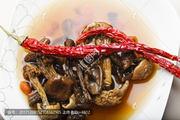 野生菌湯