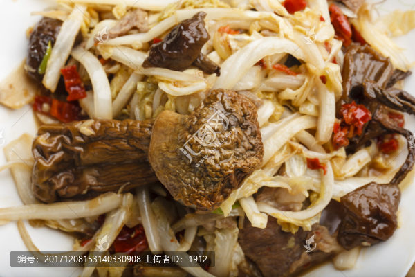 野蘑菇炒肉