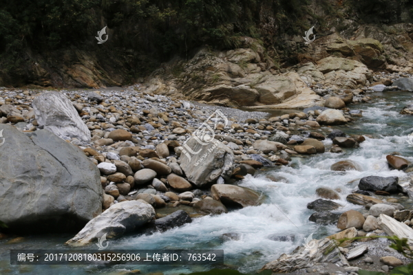 溪水