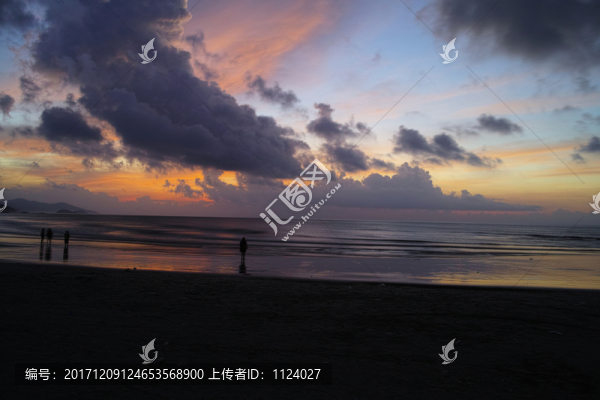 海上日出云彩