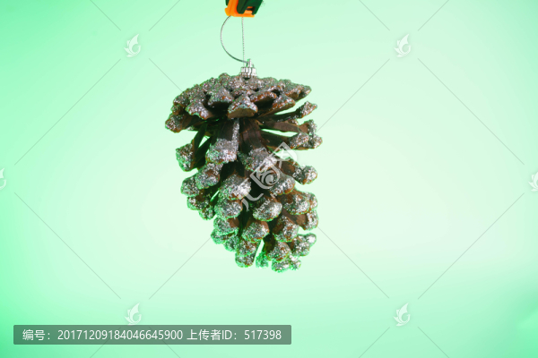圣誕掛飾松果