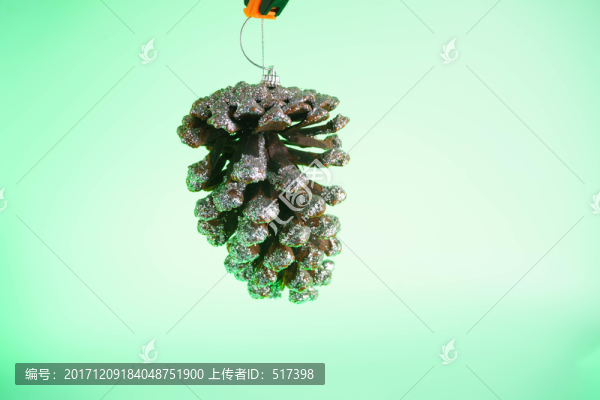 圣誕掛飾松果
