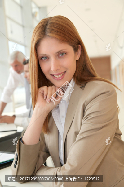 女人