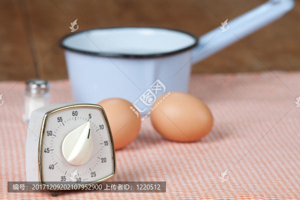 時(shí)鐘后面的雞蛋