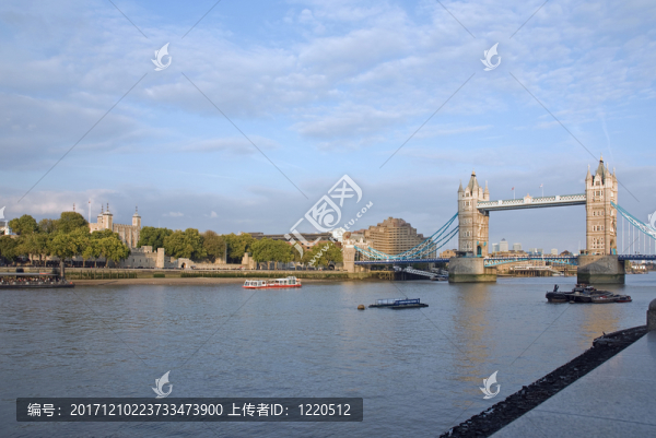 在倫敦塔橋