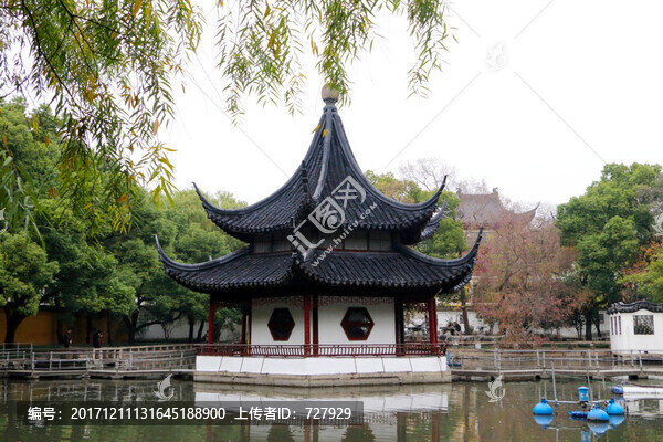 蘇州西園寺放生池湖心亭